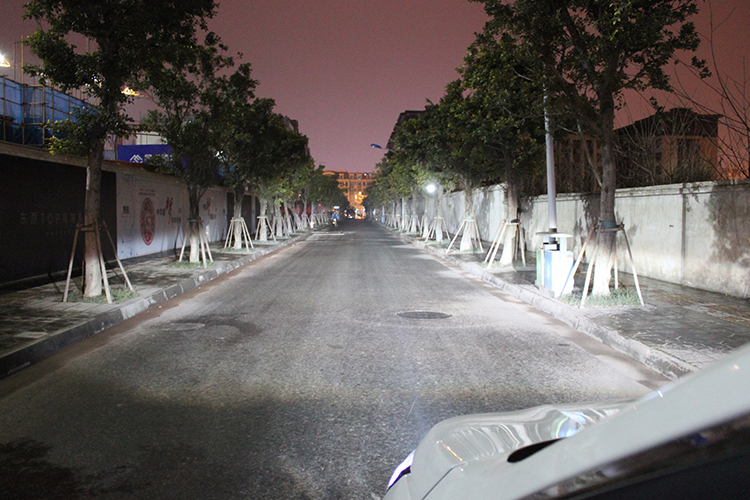 成都天一車(chē)燈海拉5氙氣燈透鏡遠(yuǎn)光實(shí)拍