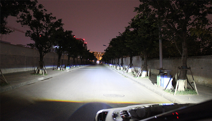 成都天一改車燈LED雙光透鏡近光實拍