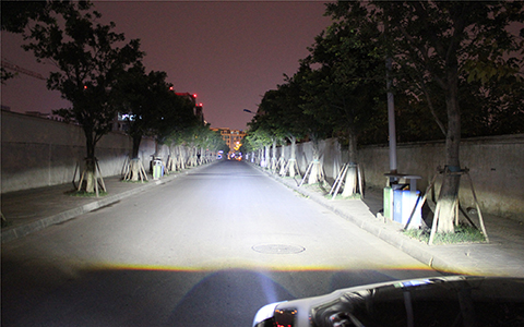 成都天一車燈格界LED 雙光透鏡遠(yuǎn)光效果實(shí)拍