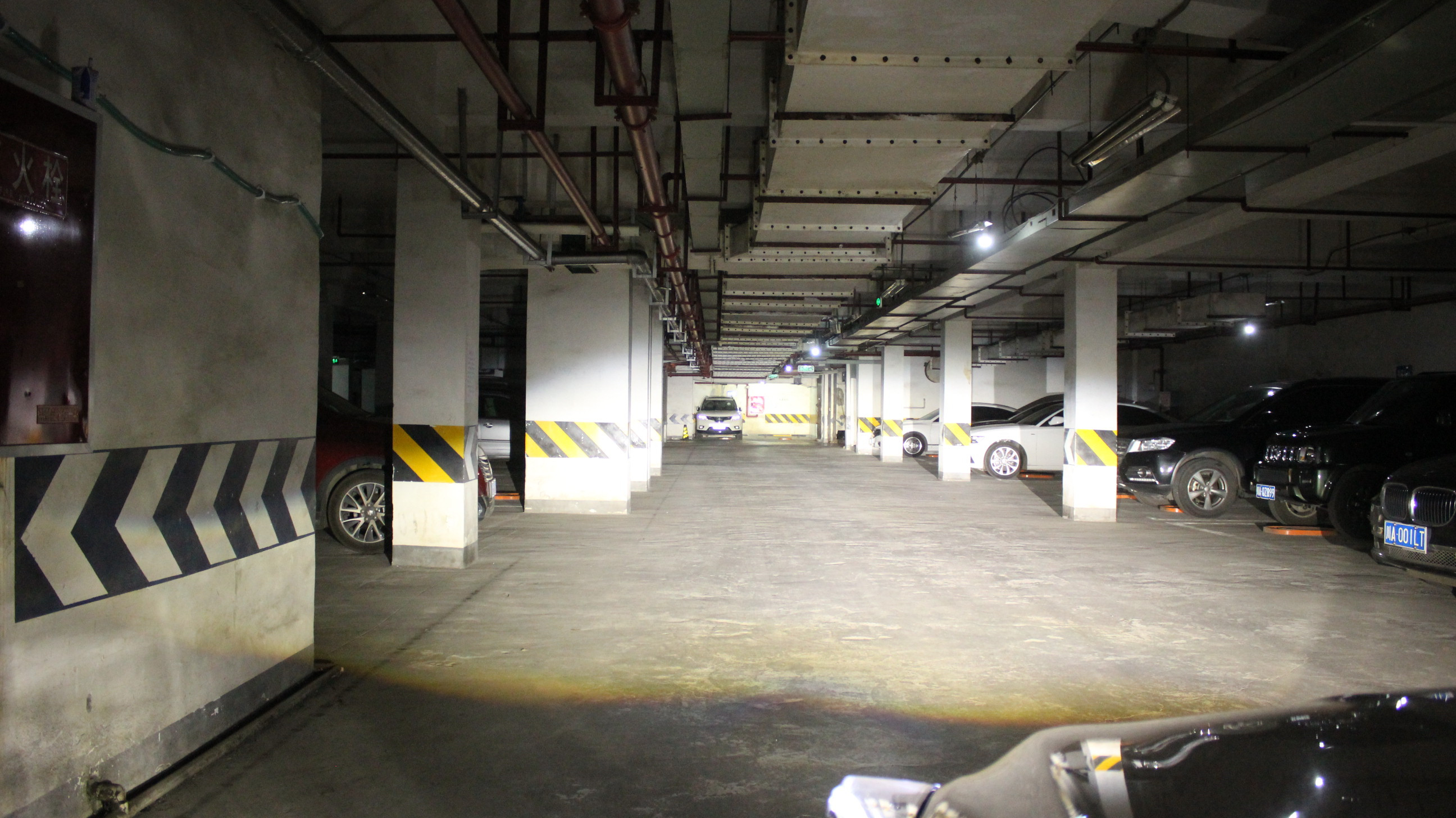 凱迪拉克ATS車燈升級改裝格界LED雙光透鏡遠(yuǎn)光實(shí)拍