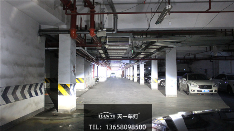 成都天一車燈福特猛禽改裝保力獅激光大燈遠(yuǎn)光展示