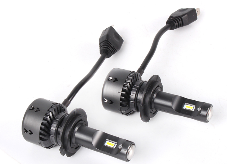 成都天一車燈LED大燈燈泡展示