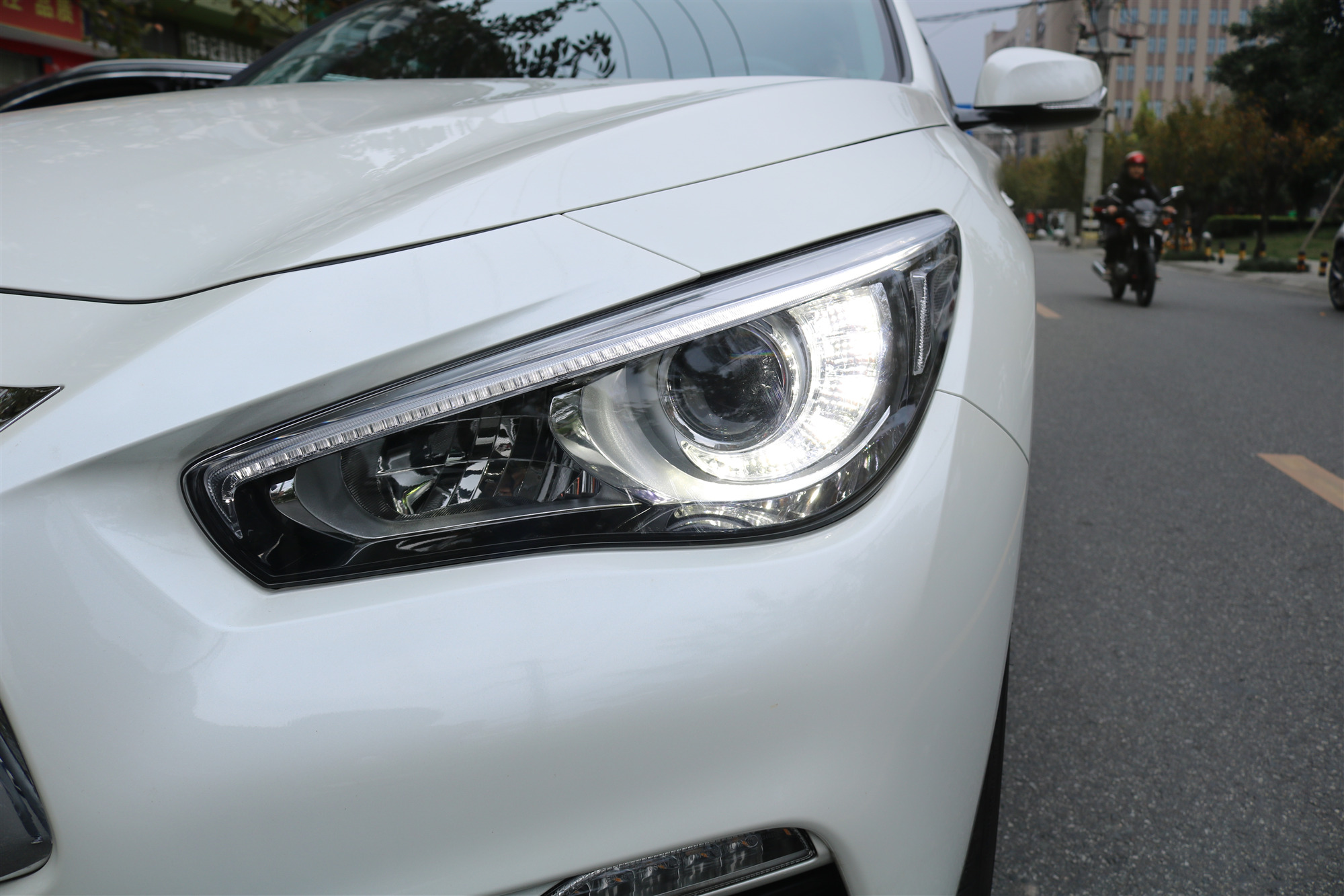 英菲尼迪Q50車(chē)燈改裝LED雙光透鏡效果展示