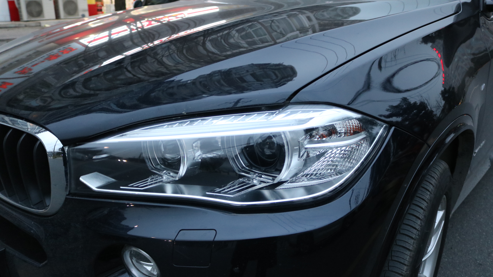 寶馬X5大燈改裝完成后外觀效果展示