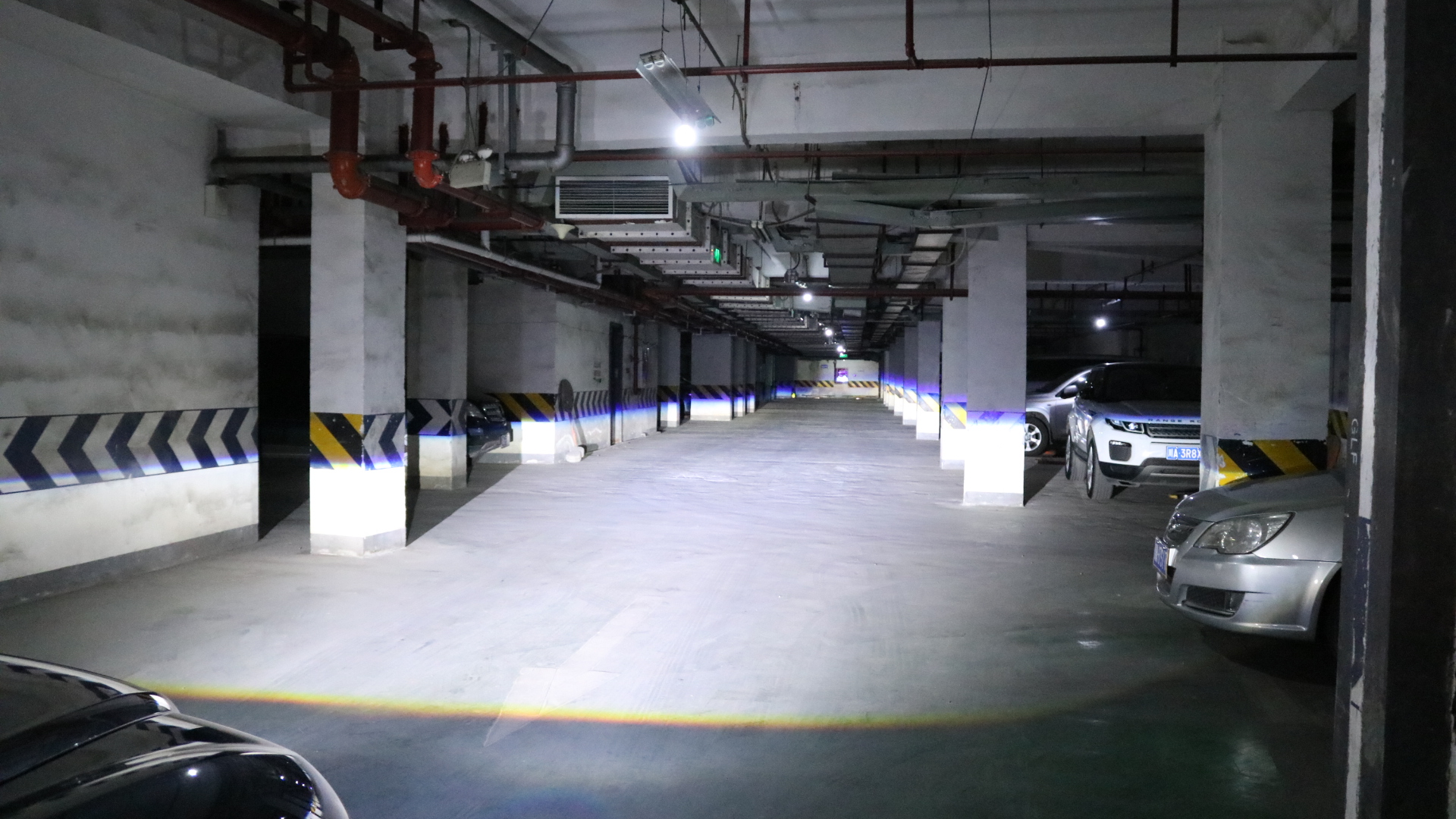 賓利歐陸車燈改裝激光大燈遠(yuǎn)近光效果